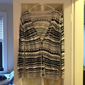 Black and white triangle print cardigan